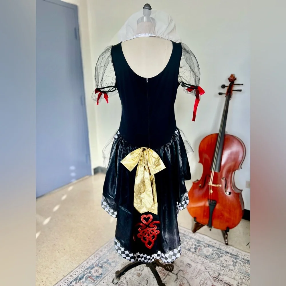 The Queen of Hearts/ The Red Queen Women’s Costume - Picture 7 of 14